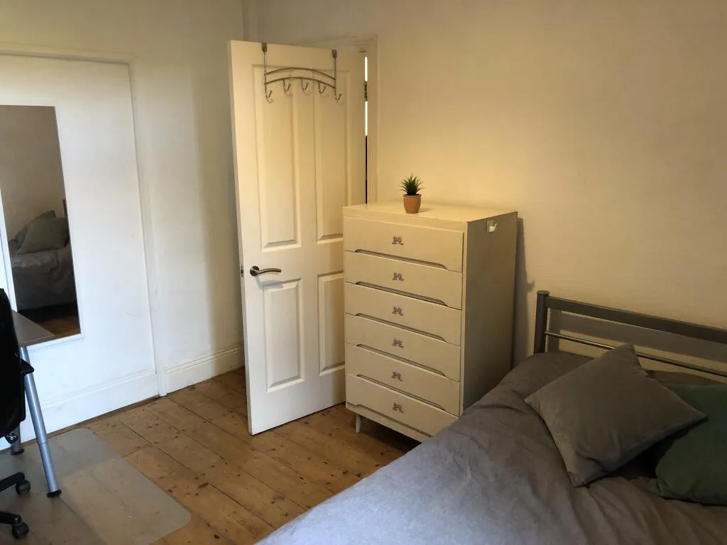 6 bedroom house for rent