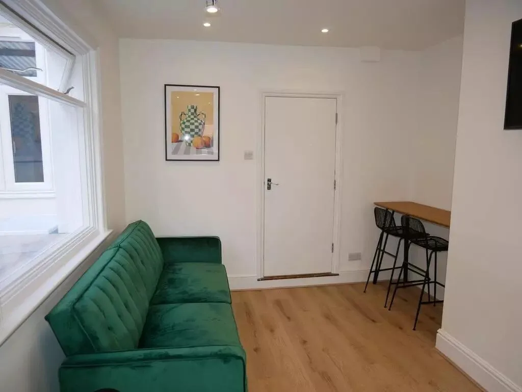 6 bedroom terraced house for rent