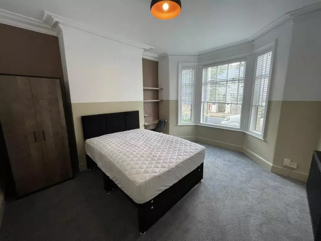 6 bedroom terraced house for rent
