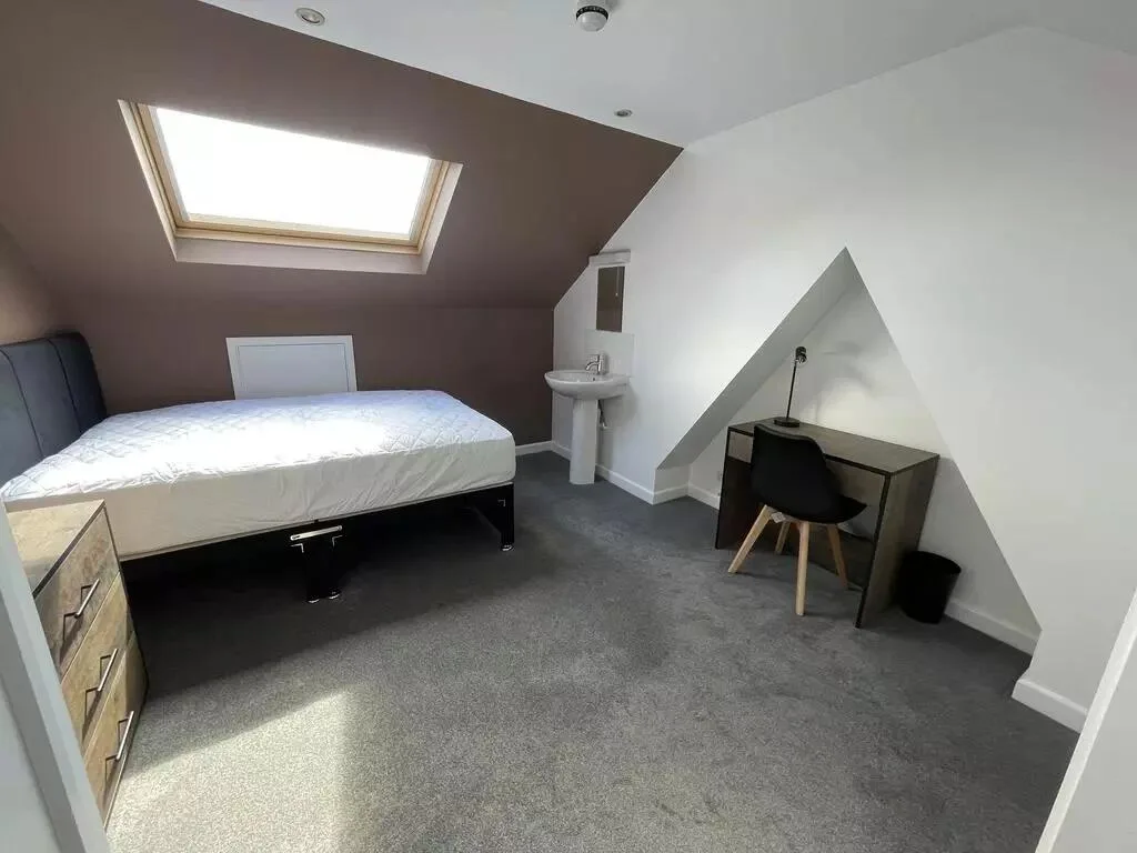 6 bedroom terraced house for rent