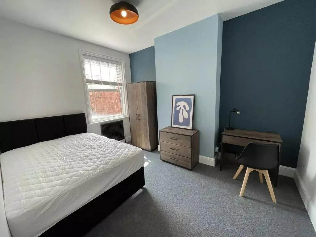 6 bedroom terraced house for rent