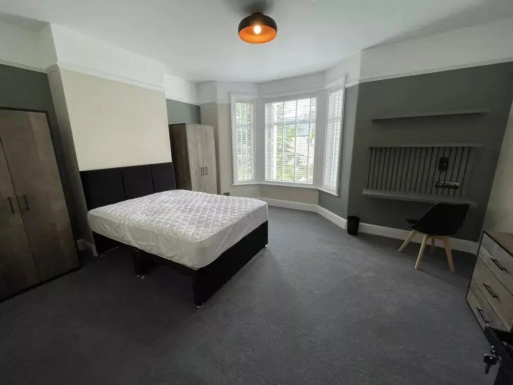 6 bedroom terraced house for rent
