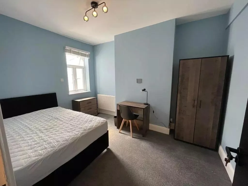 6 bedroom terraced house for rent