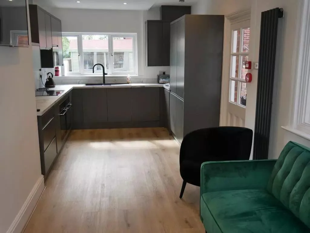 6 bedroom terraced house for rent