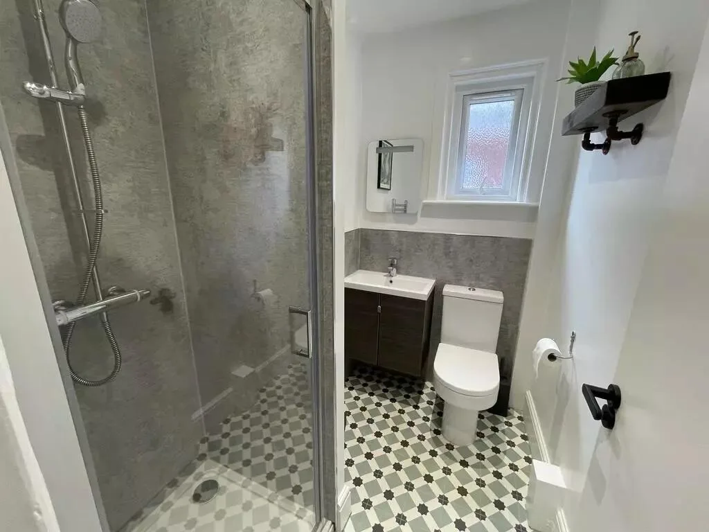 6 bedroom terraced house for rent
