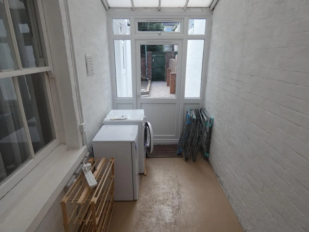 5 bedroom terraced house for rent