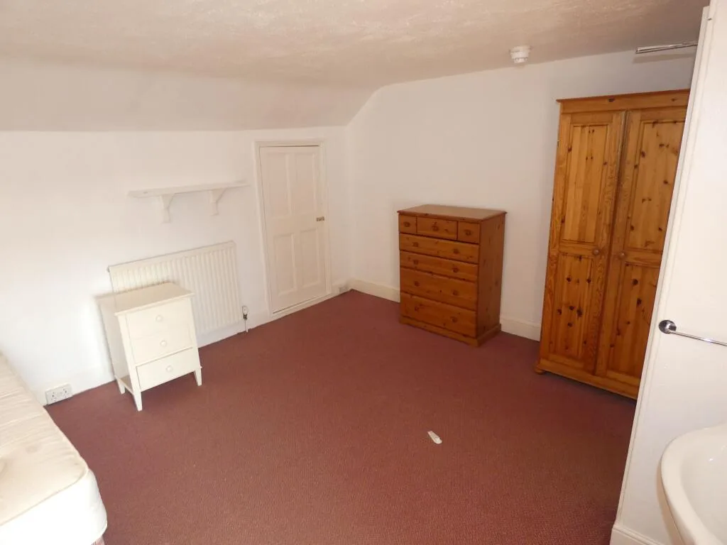 5 bedroom terraced house for rent
