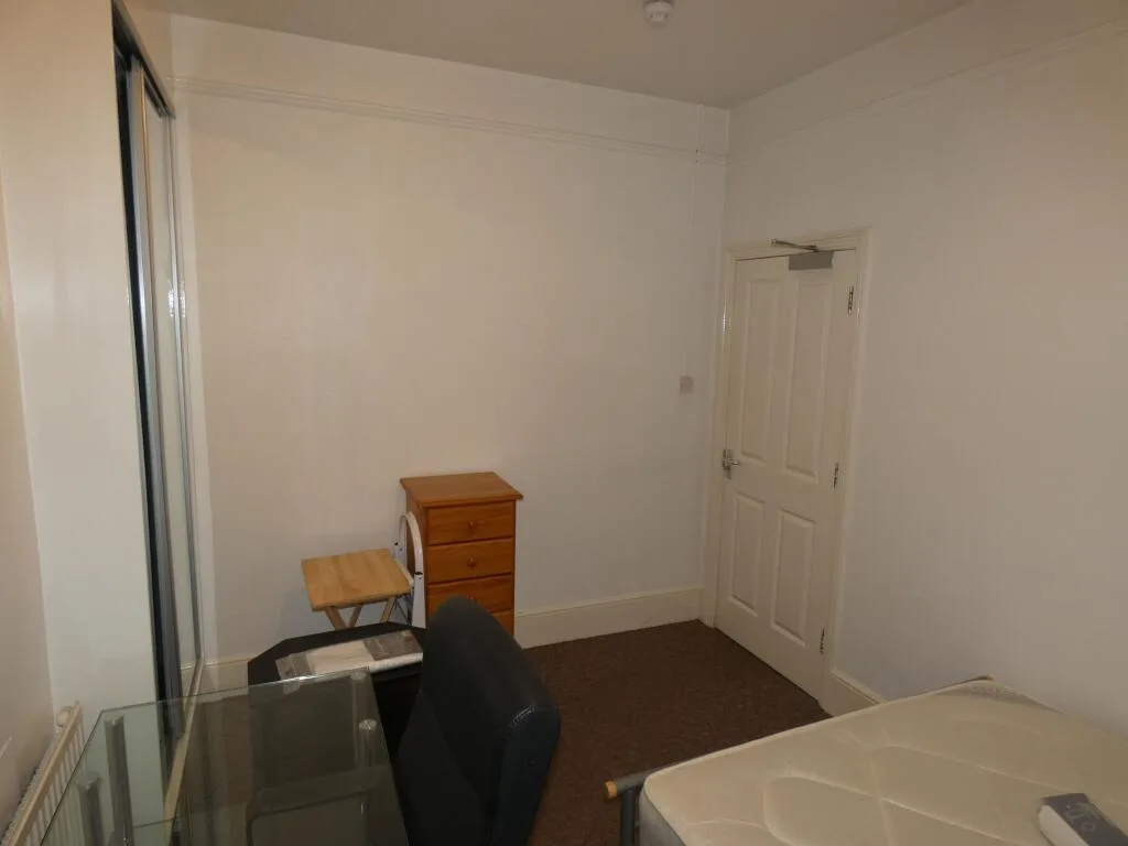5 bedroom terraced house for rent
