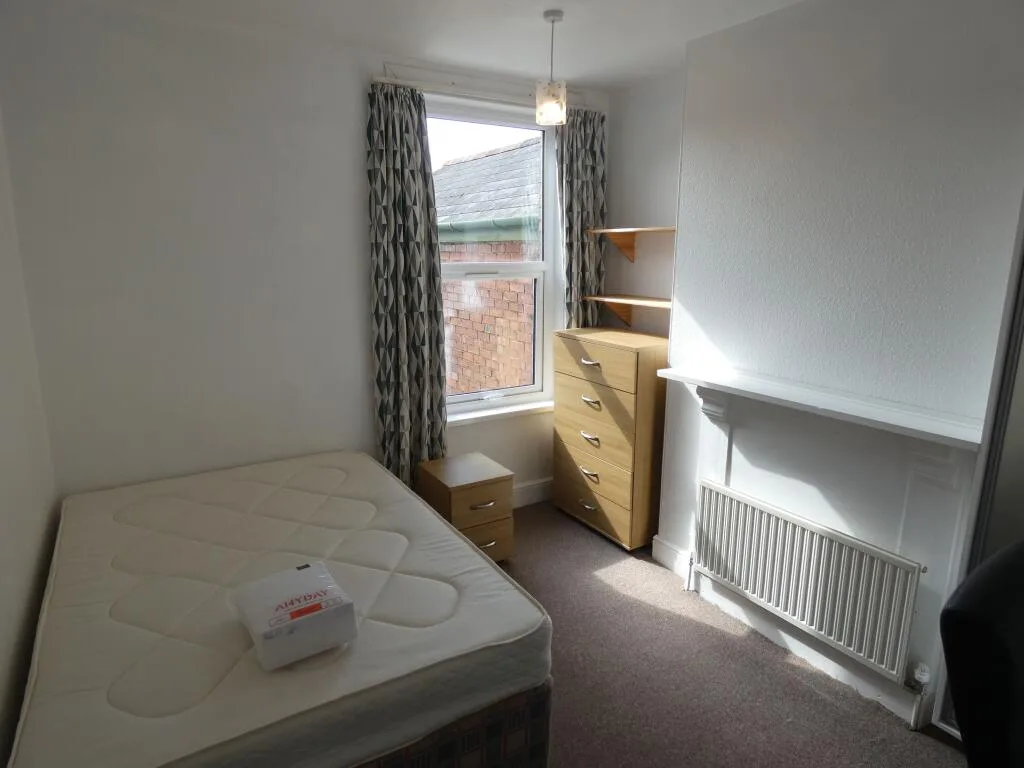 5 bedroom terraced house for rent