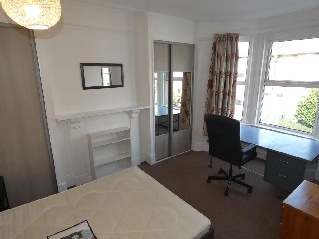 5 bedroom terraced house for rent