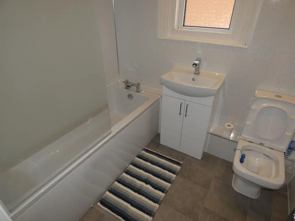 5 bedroom terraced house for rent