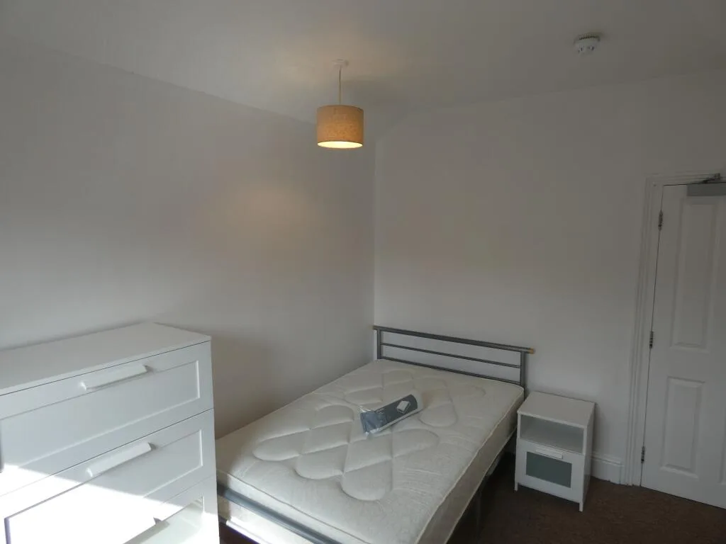 5 bedroom terraced house for rent