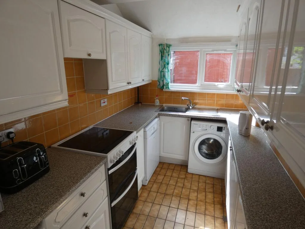 5 bedroom terraced house for rent