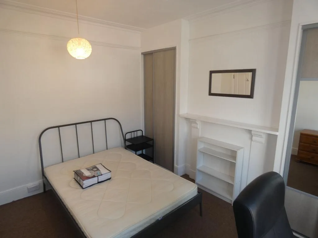 5 bedroom terraced house for rent