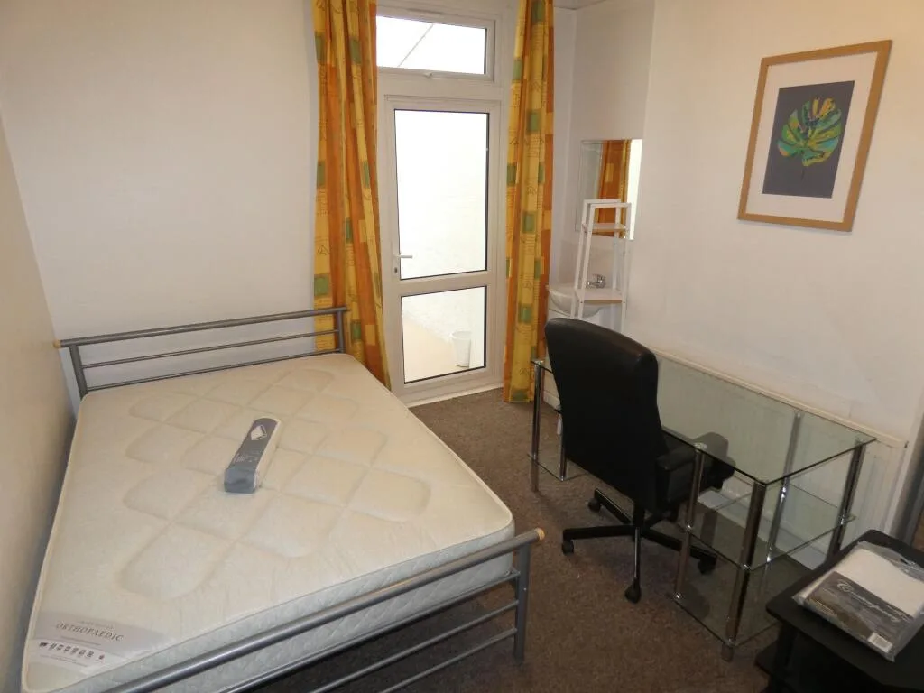 5 bedroom terraced house for rent
