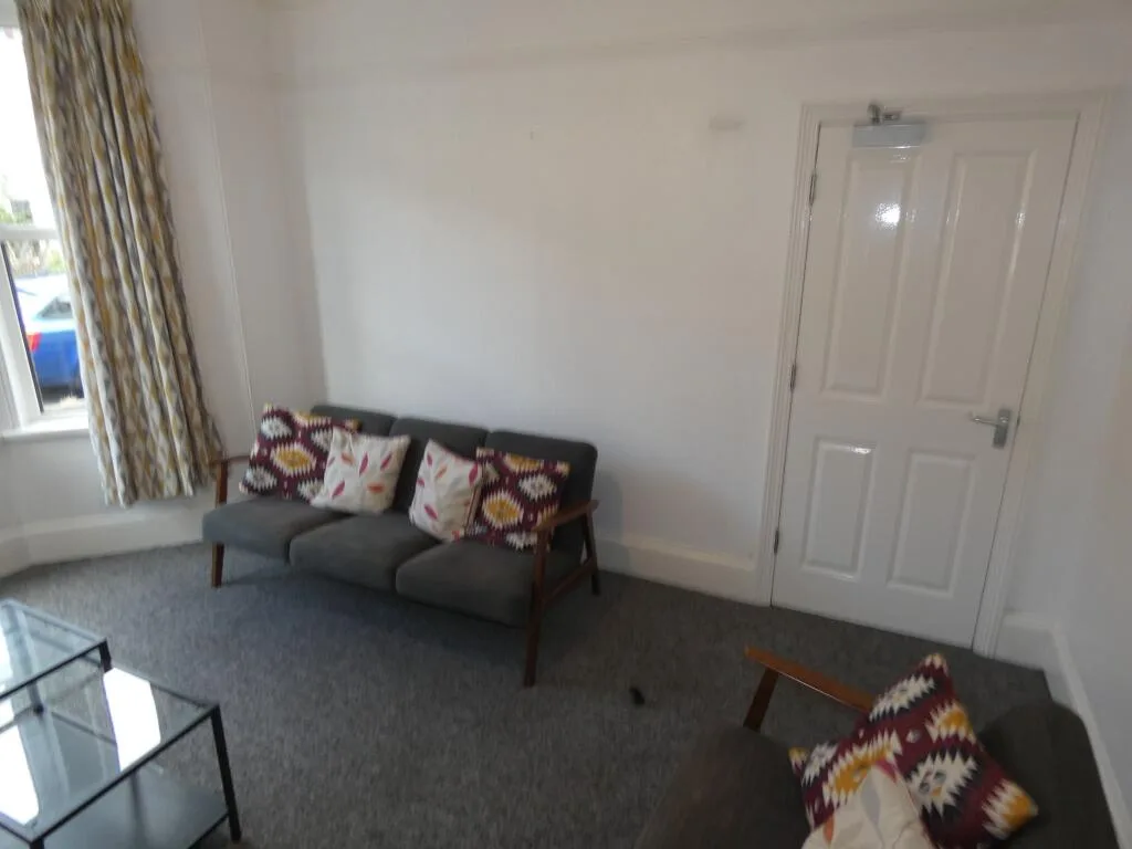 5 bedroom terraced house for rent