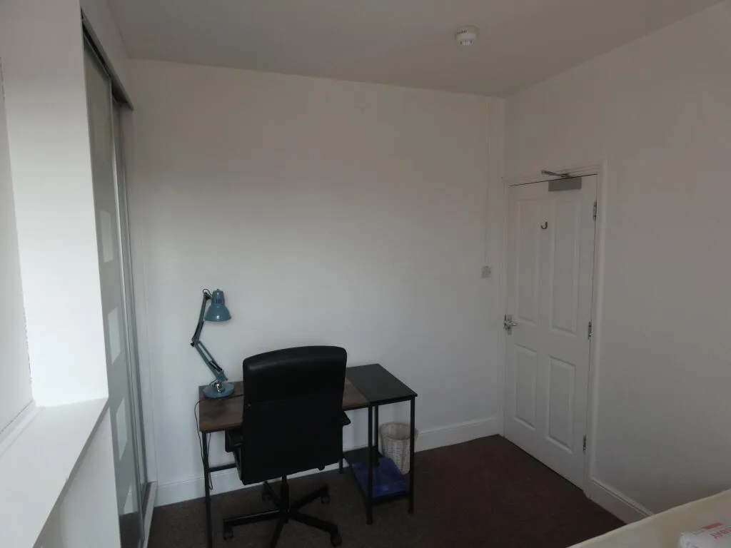 5 bedroom terraced house for rent