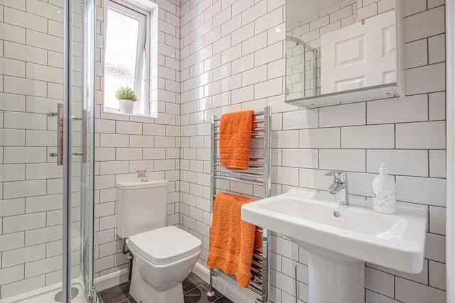 5 bedroom terraced house for rent