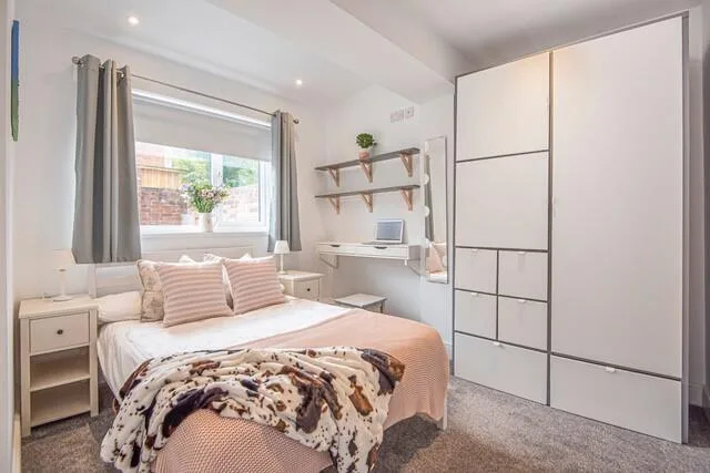 5 bedroom terraced house for rent
