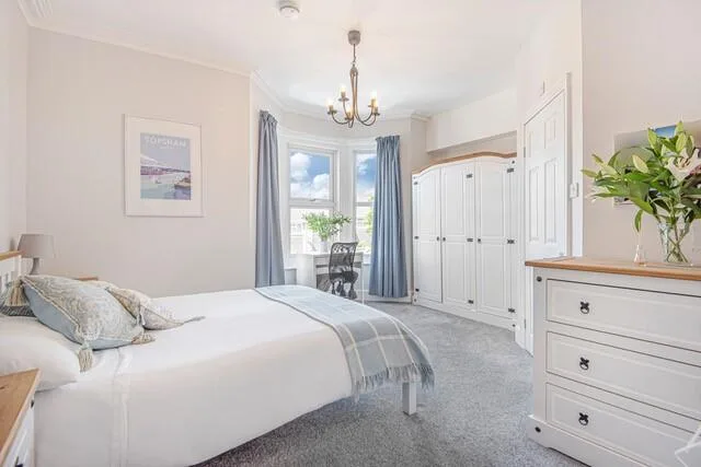 5 bedroom terraced house for rent