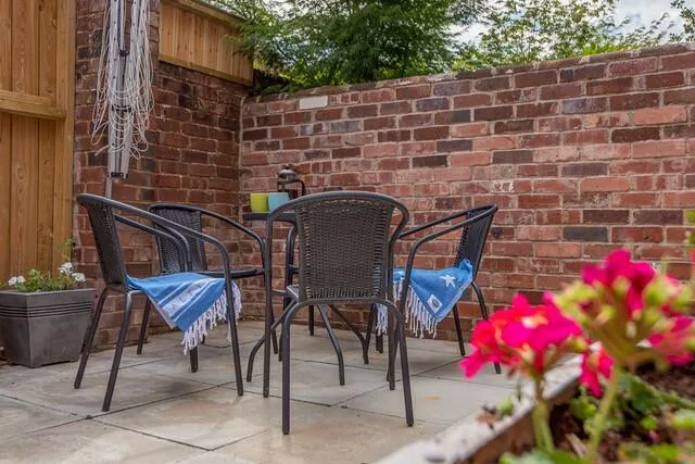 5 bedroom terraced house for rent