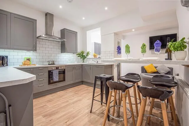 5 bedroom terraced house for rent