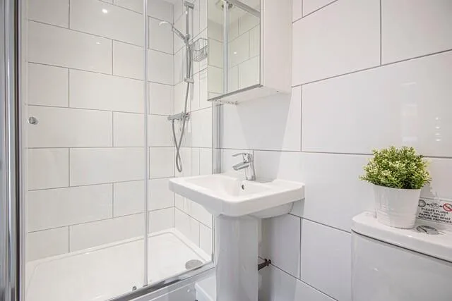 5 bedroom terraced house for rent