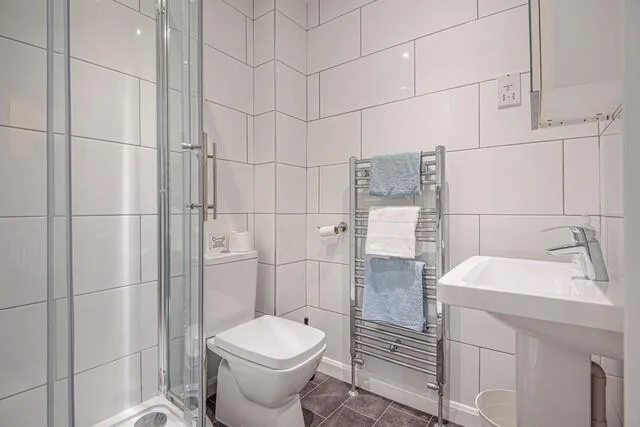 5 bedroom terraced house for rent