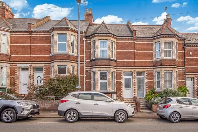 5 bedroom terraced house for rent