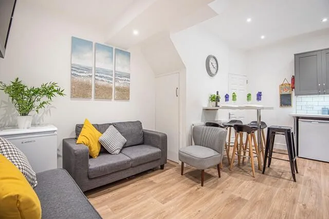 5 bedroom terraced house for rent