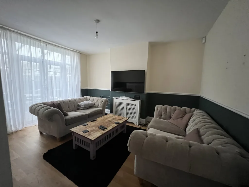 4 bedroom semi-detached house for rent