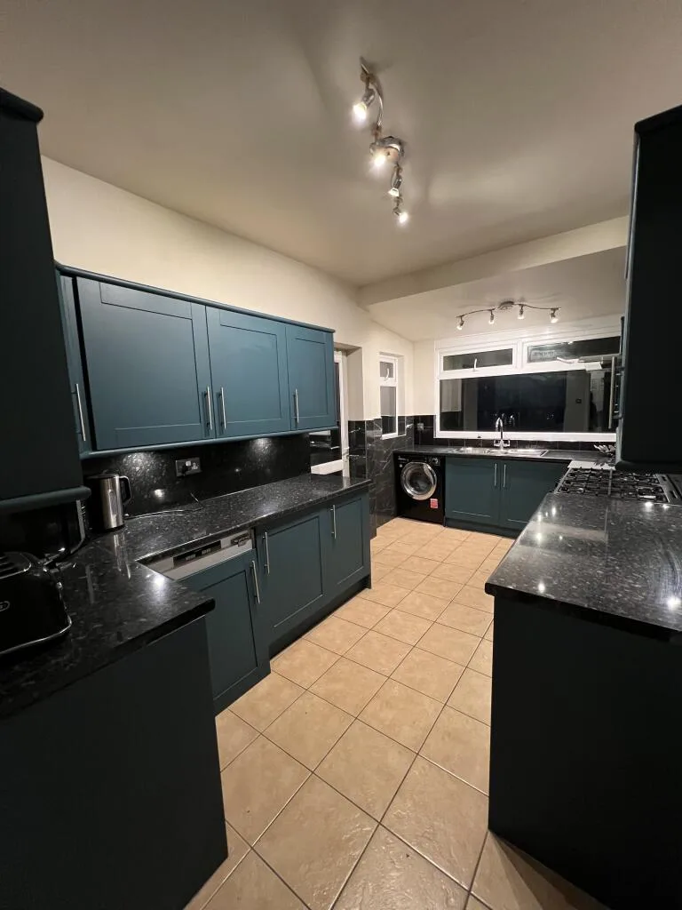 4 bedroom semi-detached house for rent