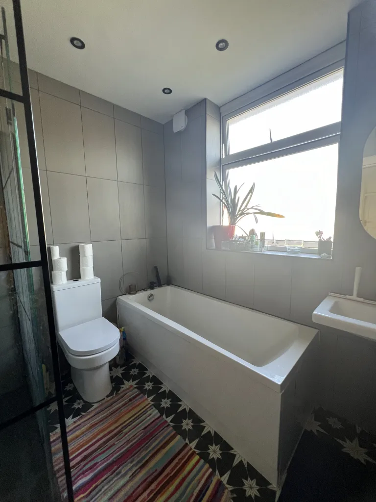 4 bedroom semi-detached house for rent