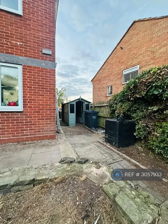 2 bedroom semi-detached house for rent