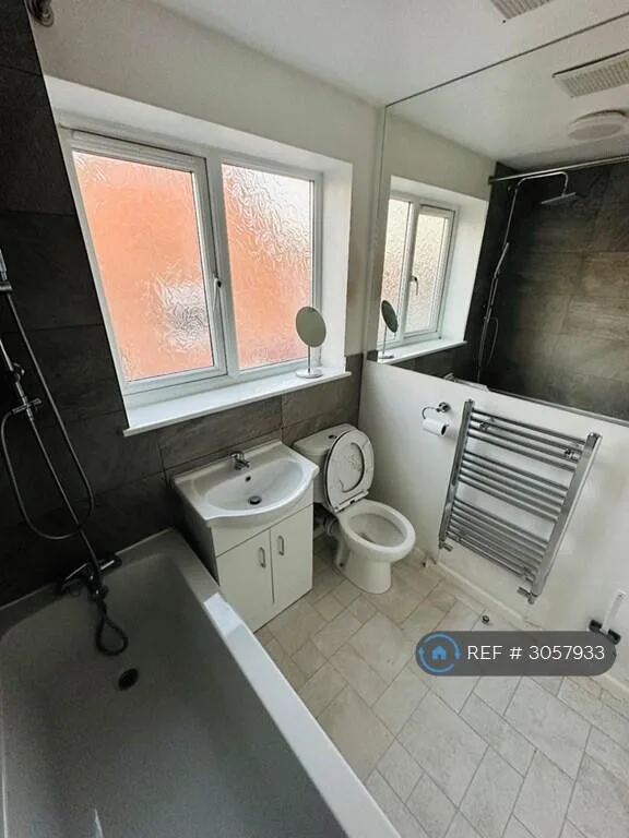 2 bedroom semi-detached house for rent
