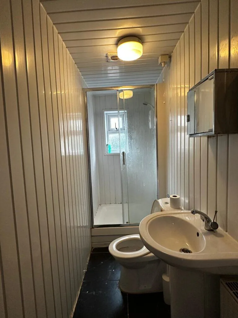 8 bedroom terraced house for rent