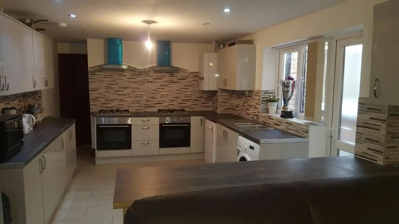9 bedroom terraced house for rent
