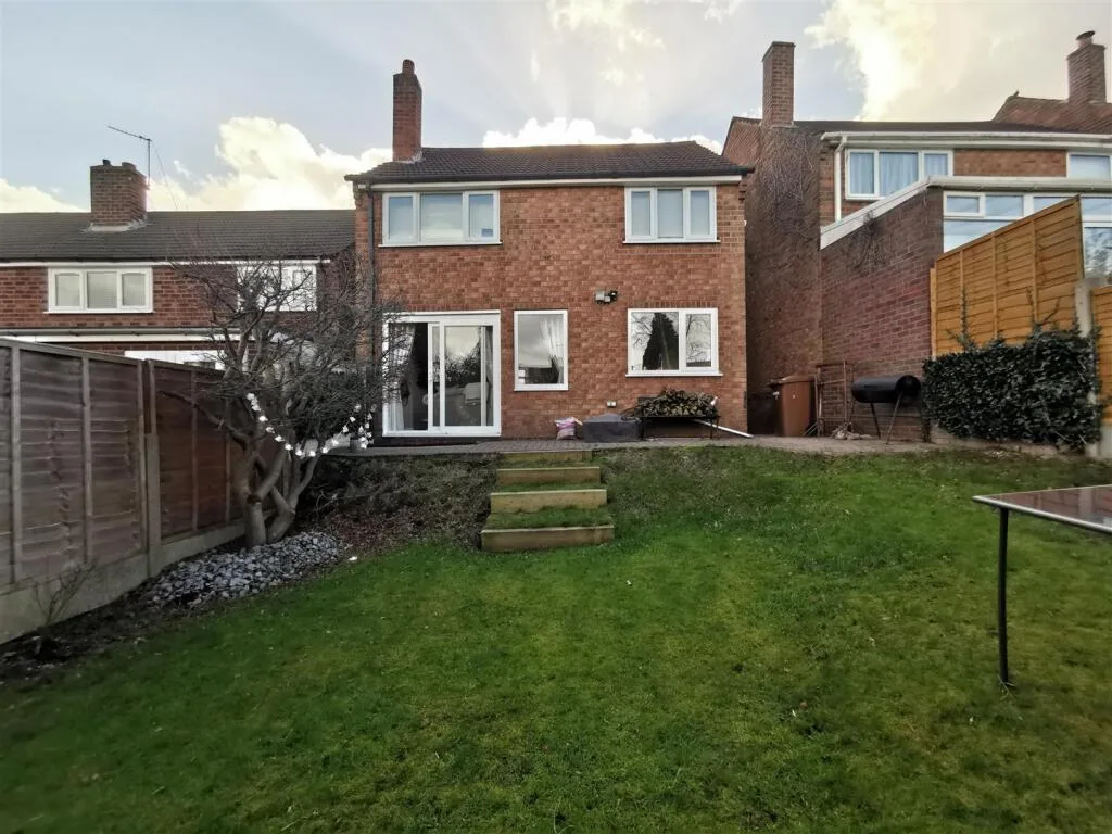 3 bedroom detached house for rent