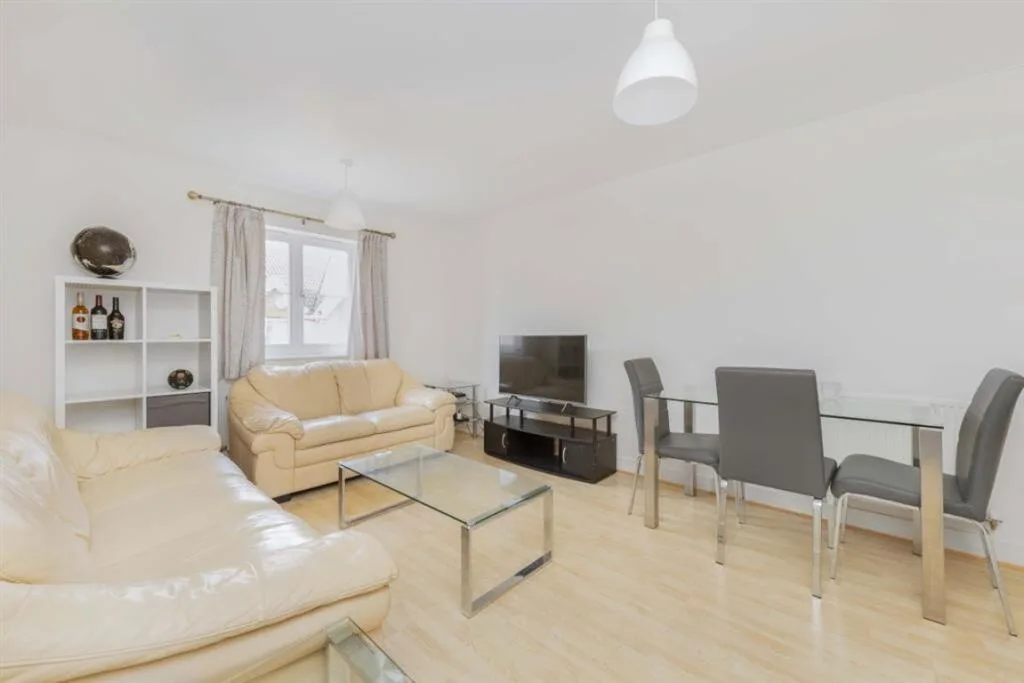 2 bedroom maisonette for rent