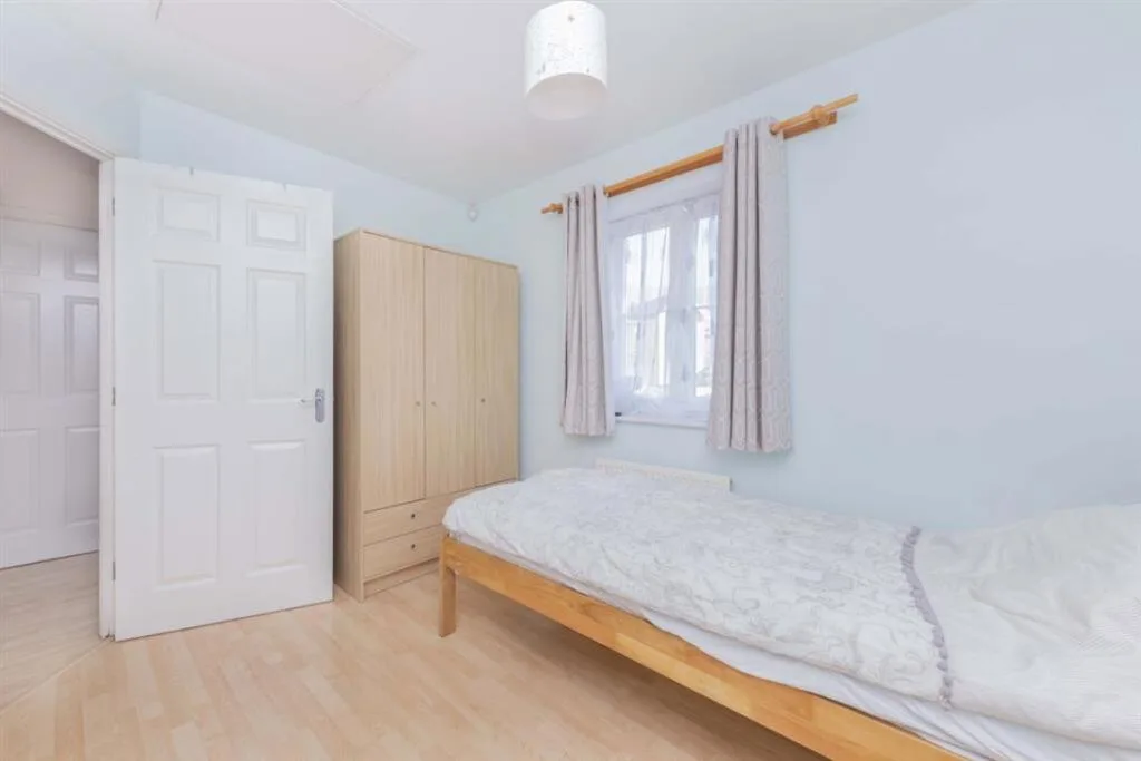 2 bedroom maisonette for rent