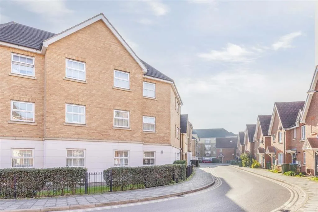 2 bedroom maisonette for rent