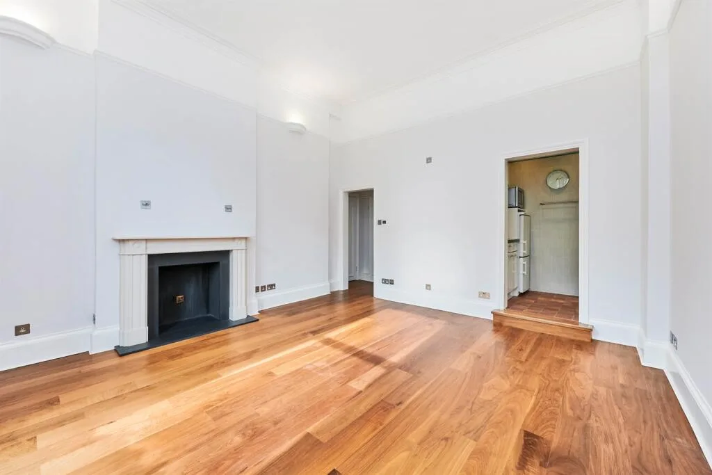 Ground floor studio flat for rent