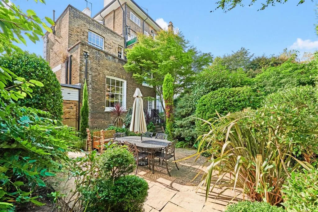 Ground floor studio flat for rent