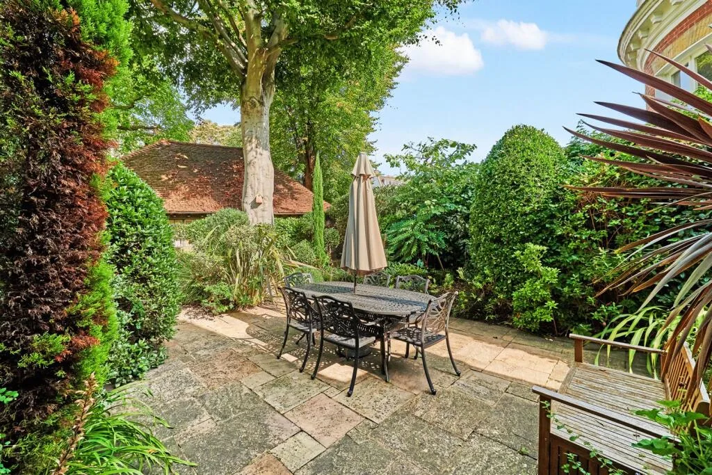 Ground floor studio flat for rent