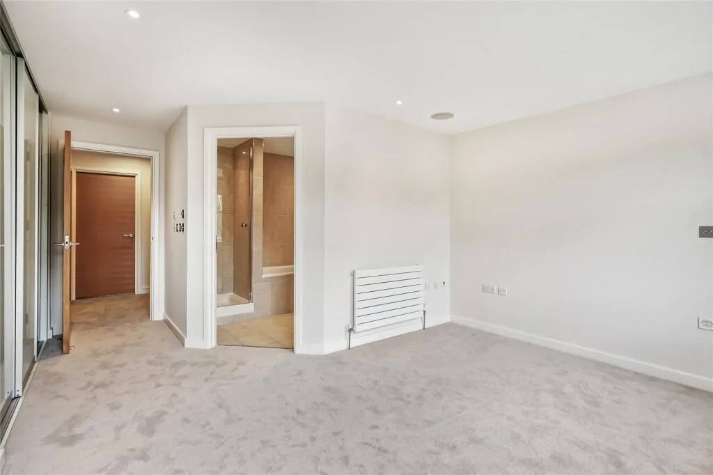 5 bedroom terraced house for rent