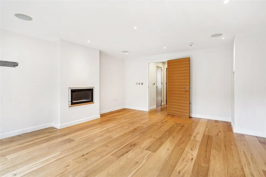 5 bedroom terraced house for rent