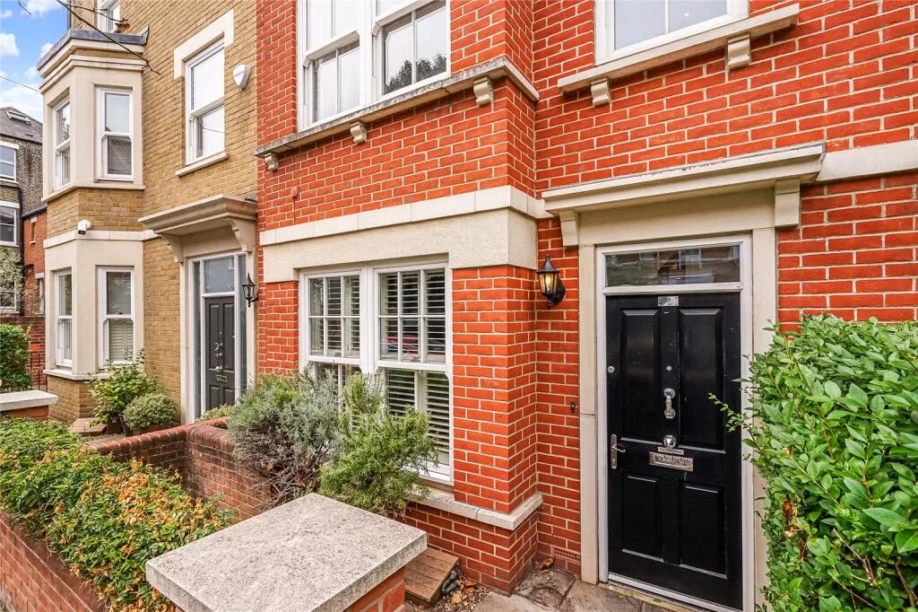 5 bedroom terraced house for rent