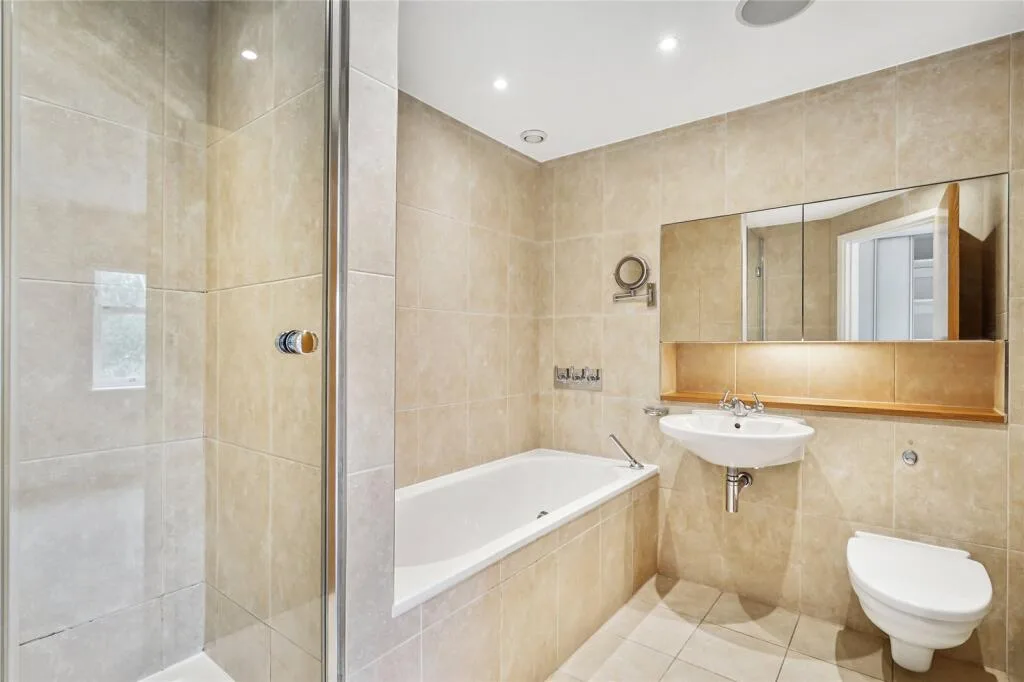5 bedroom terraced house for rent
