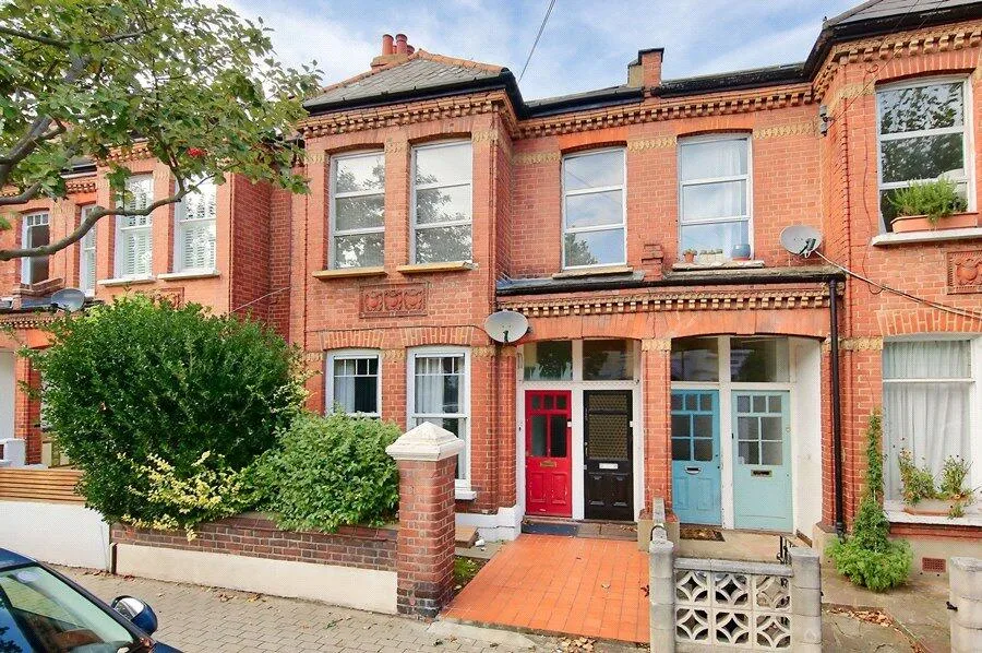 2 bedroom maisonette for rent
