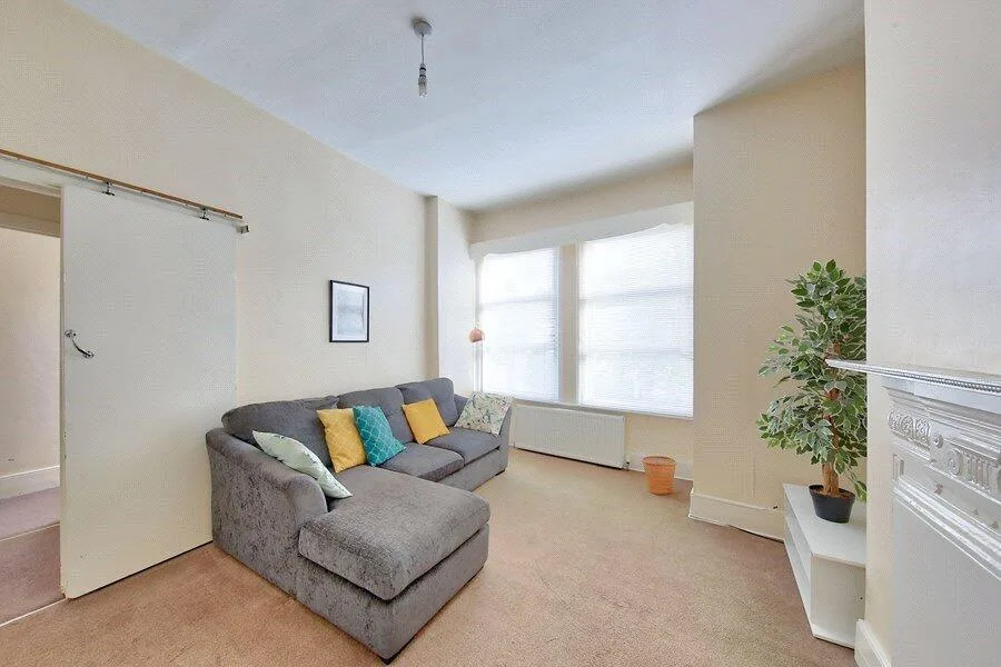 2 bedroom maisonette for rent